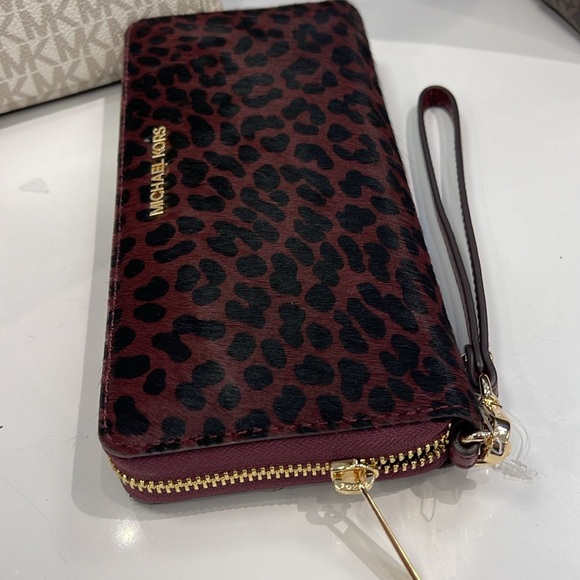 MICHAEL KORS
Leather Lg Continental Wristlet Case Wallet Exotic Print Hair Culf - Picture 16 of 16